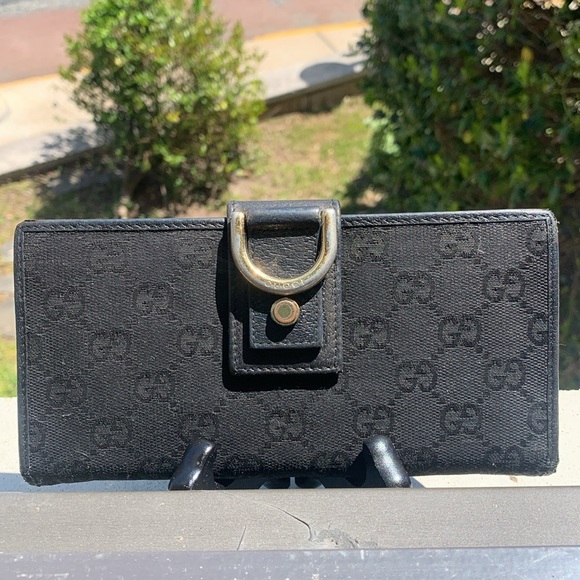 Gucci Handbags - Auth. Gucci Abbey long wallet❤️